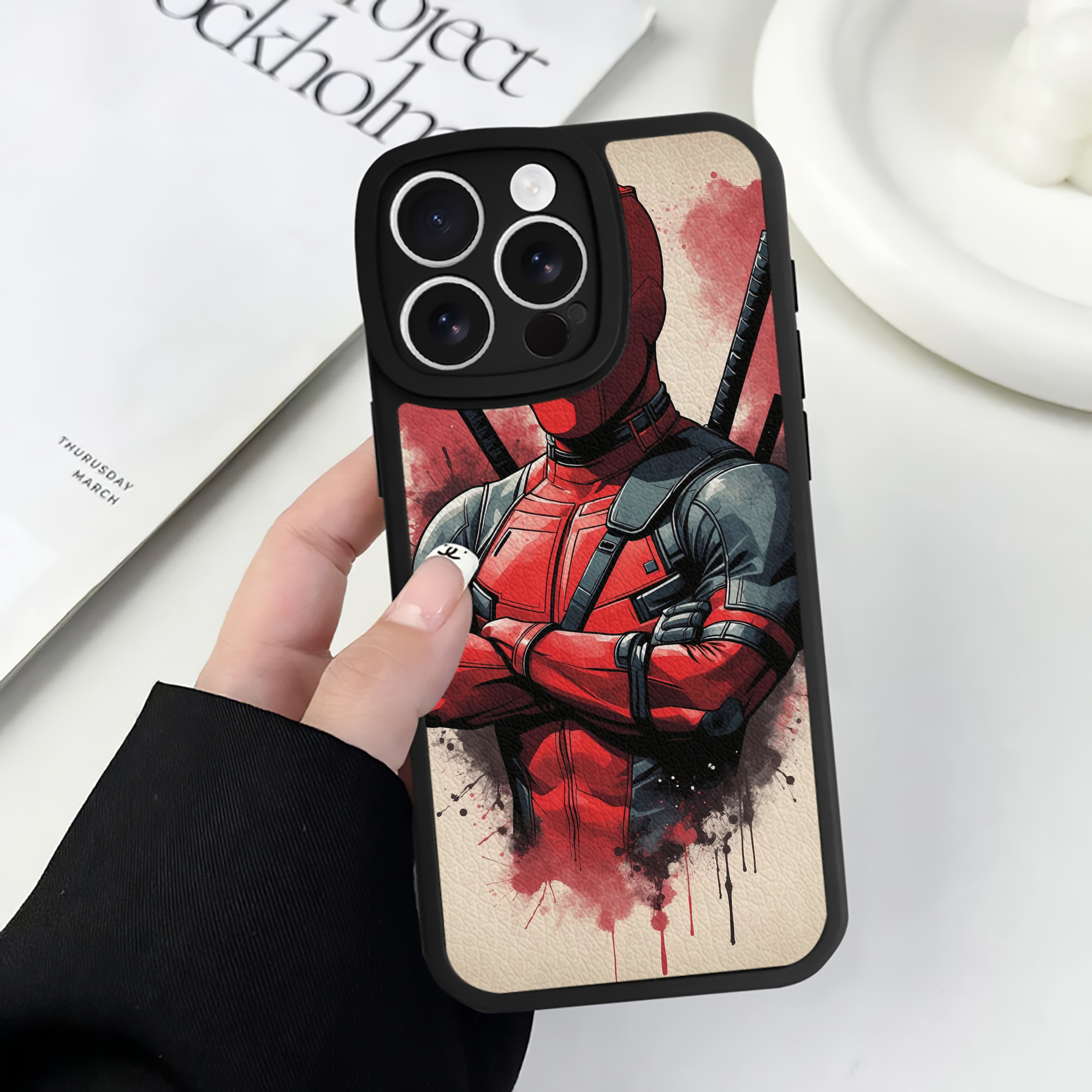 （画像用） Deadpool デッドプール 【iPhone 16シリーズ対応】シリコンスマホケース（レザー調） 材質：シリコン